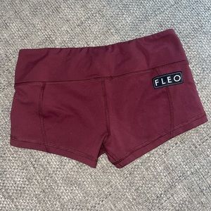 Maroon fleo shorts